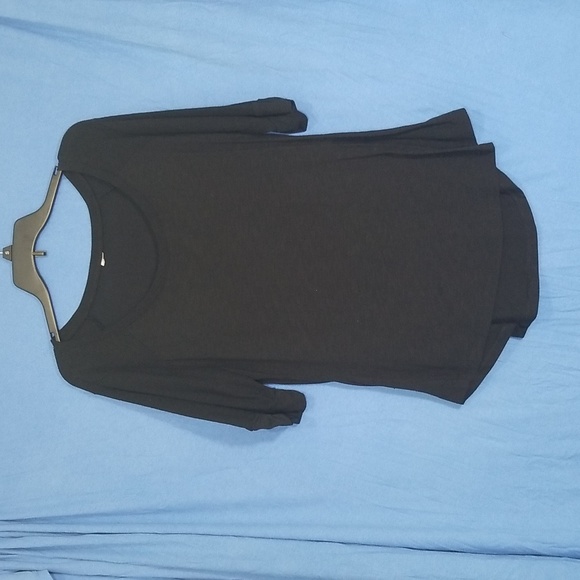 Casual & Comfy Black Top with Scoop Neck - Picture 1 of 4